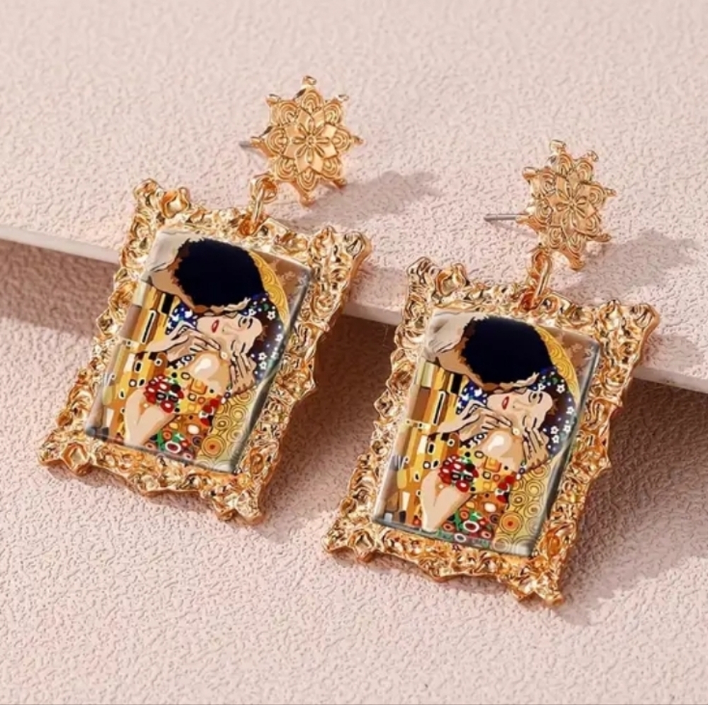 NWT! Famous Painting Vintage Style Gold Elegant Bohemian Drop Earrings